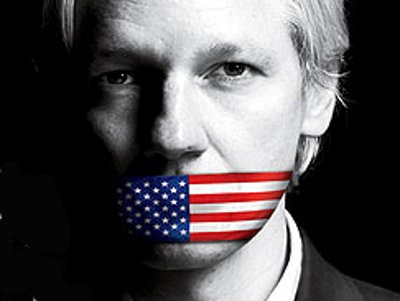 Julian Assange en el montaje de la portada de TIME