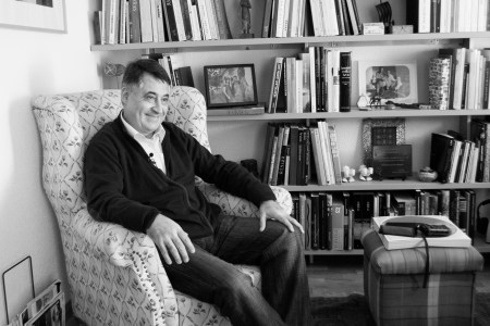 Gervasio Sánchez nos recibe en su casa. Foto: Ángel Marzal