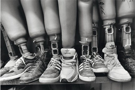 Fotografía de Gervasio Sánchez que ilustra "Vidas Minadas"