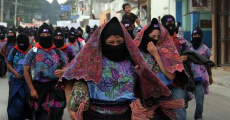Mujeres zapatistas durante marcha de prostesta. Foto: Tvazteca